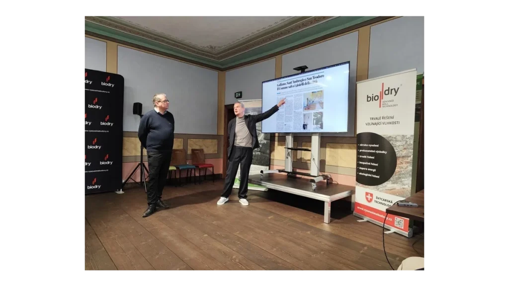 Jak vlhkost ovlivňuje opravy omítek historických budov