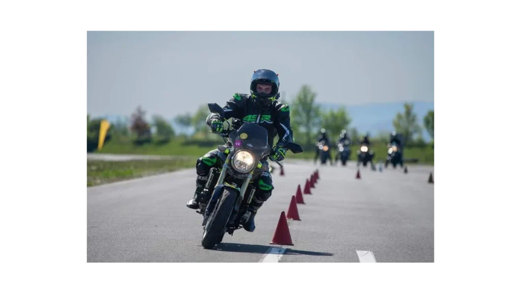 Motorkáři hledají praktické dovednosti pro bezpečnost