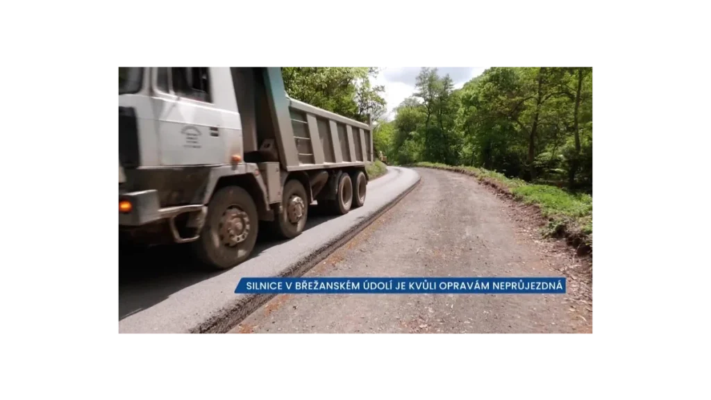 Břežany: Opravy silnice komplikují cestování v údolí